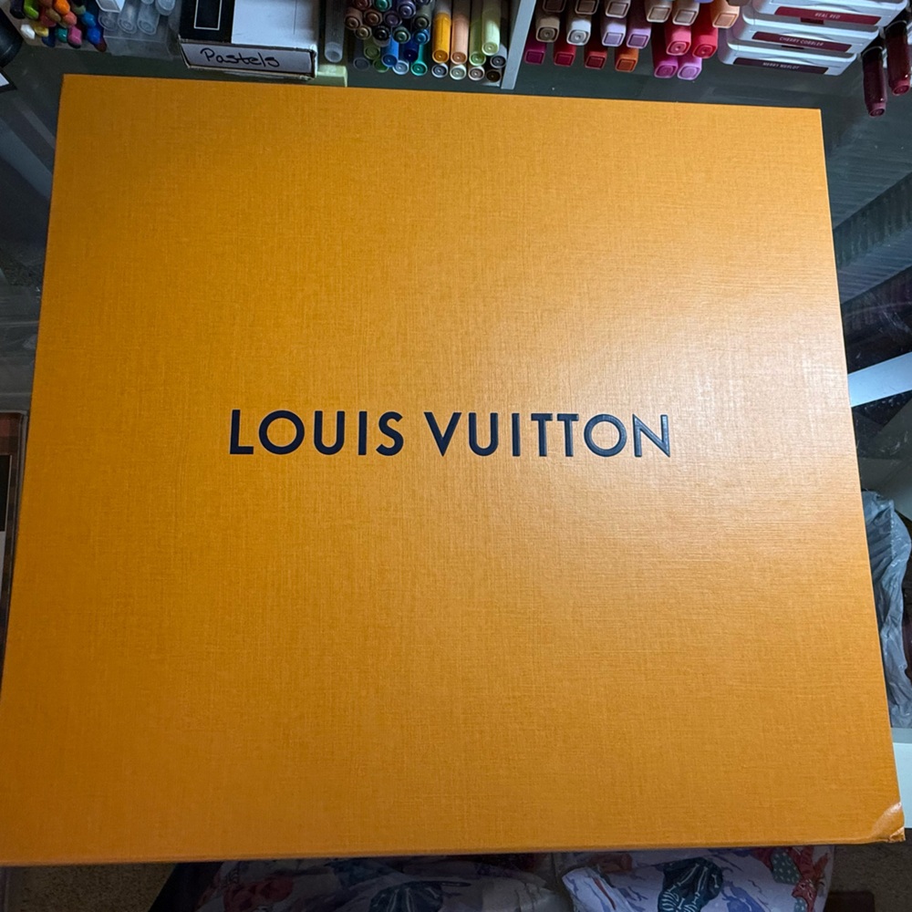 2025 Louis Vuitton gift box 13x15x4 with ribbon and gift tag